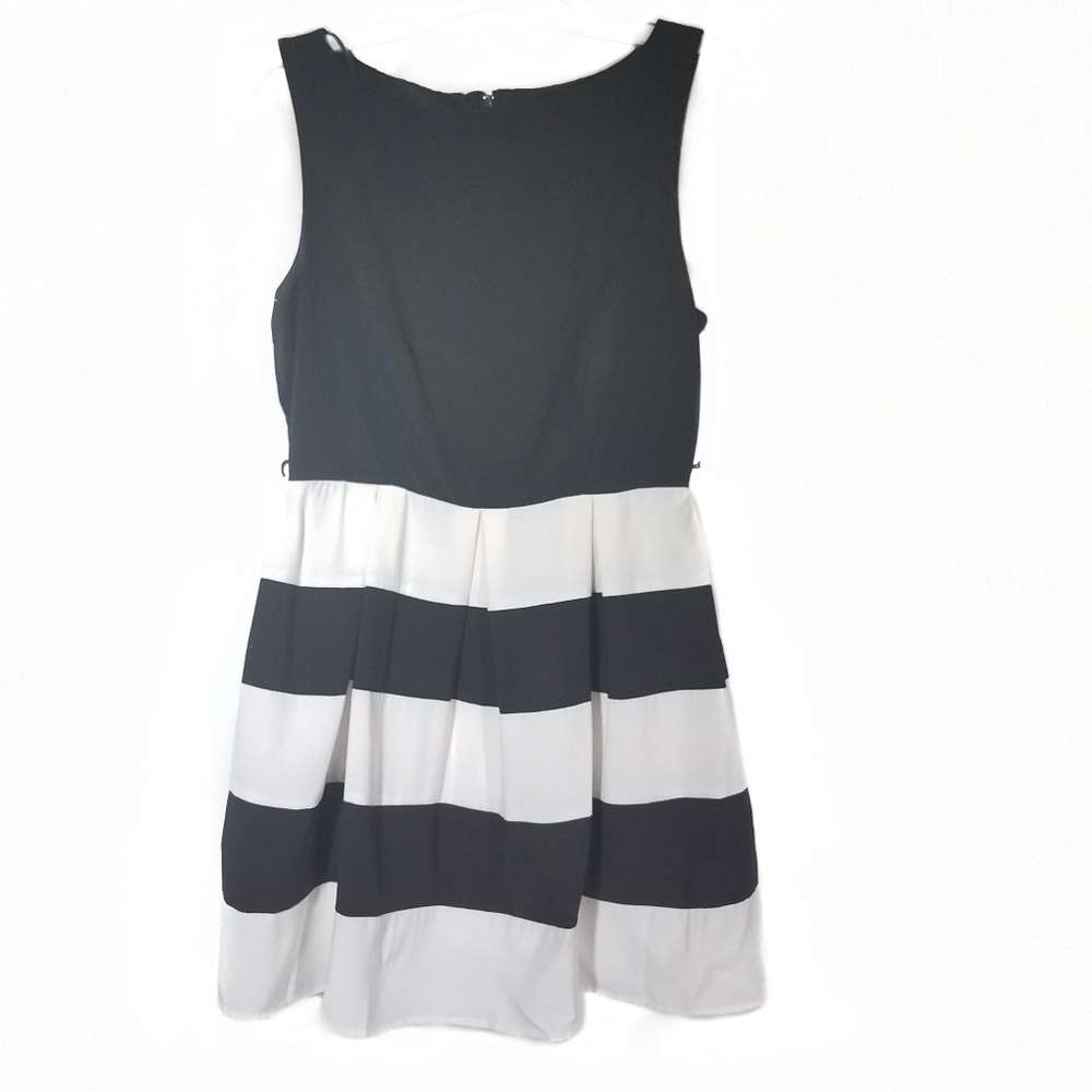 B. Darlin Dress NWOT No Belt B005